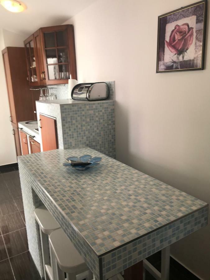 Sara Apartments Baska Voda Luaran gambar